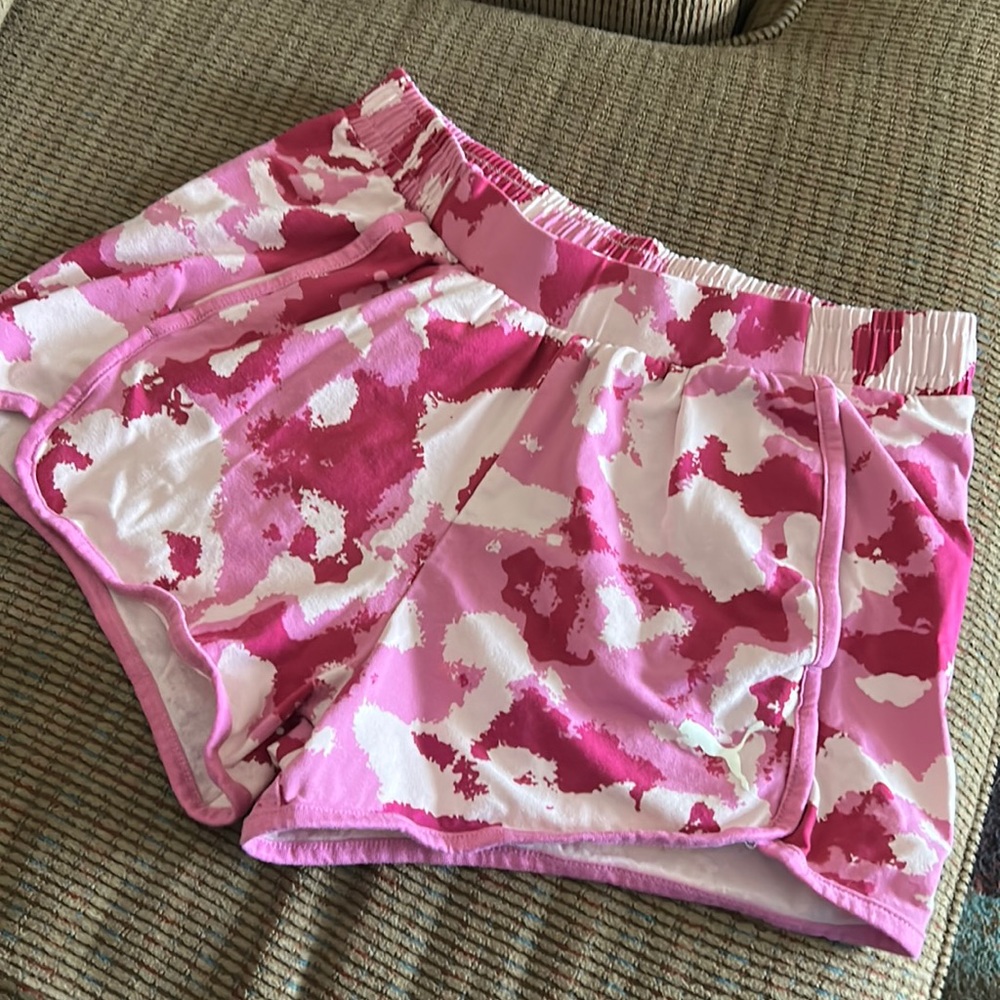 Girls Puma pink camouflage shorts